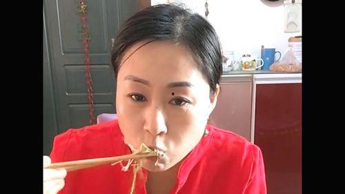 娱乐吃瓜酱遇到对的人,娱乐吃瓜酱邂逅命中注定的爱情奇遇